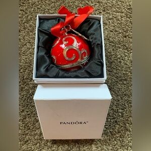 Pandora 2017 Radio City Rockettes Christmas Ball/Ornament
